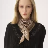 Chloé Chloé Paisley w kwadratowym szalu z jedwabnego twillu Chloé Chloé Paisley w kwadratowym szalu z jedwabnego twillu