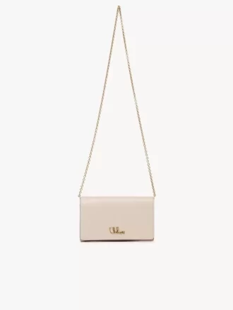 Chloé Iconic portfel z klapką na łańcuszku z błyszczącej skóry