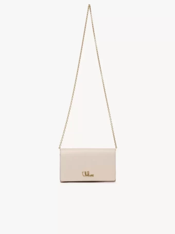 Chloé Iconic portfel z klapką na łańcuszku z błyszczącej skóry