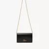 Chloé Iconic portfel z klapką na łańcuszku z błyszczącej skóry