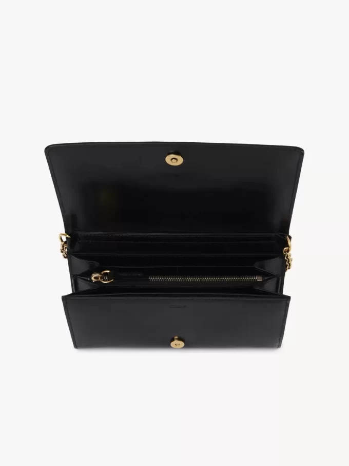 Chloé Iconic portfel z klapką na łańcuszku z błyszczącej skóry