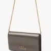Chloé Iconic portfel z klapką na łańcuszku z błyszczącej skóry