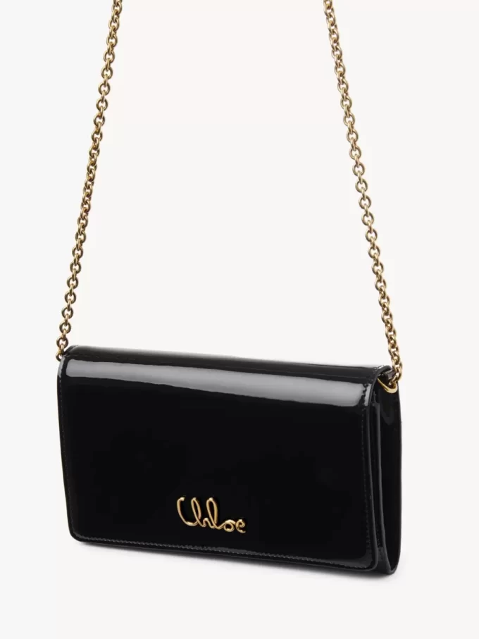 Chloé Iconic portfel z klapką na łańcuszku ze skóry lakierowanej