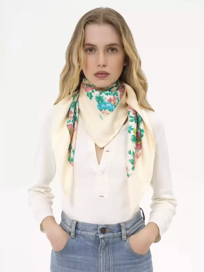 Chloé Peonies – kwadratowy szalik z jedwabnego twillu Chloé Peonies – kwadratowy szalik z jedwabnego twillu