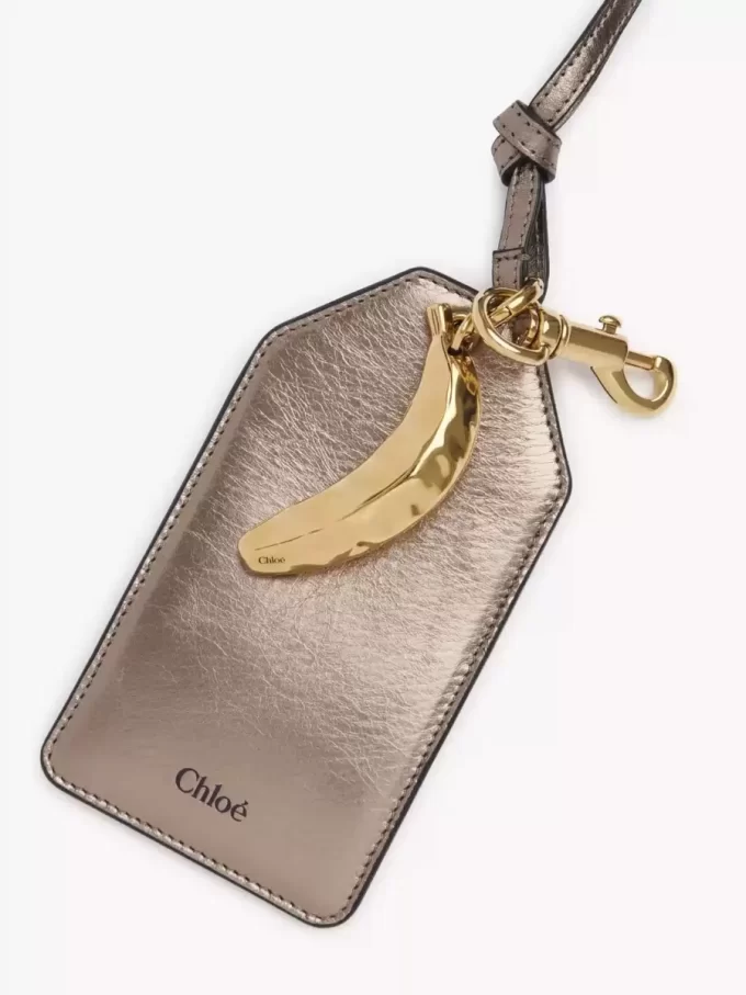 Chloé Symbols Banana tag ze skóry metalizowanej Chloé Symbols Banana tag ze skóry metalizowanej