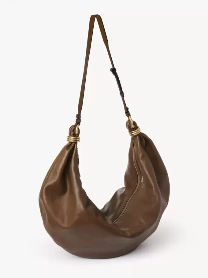 Duża torba typu hobo z bransoletą ze skóry licowej Duża torba typu hobo z bransoletą ze skóry licowej