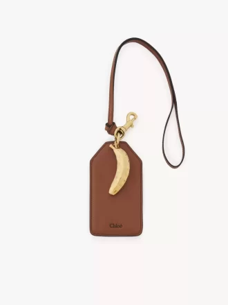 Etykieta na banana z błyszczącej skóry