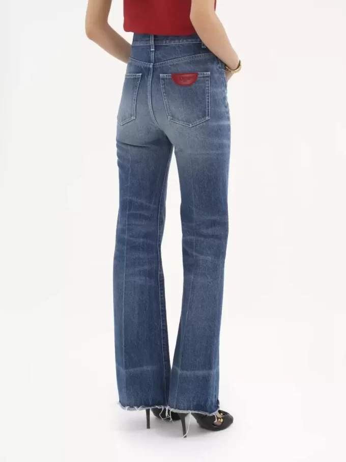 Jeansy z wysokim stanem i rozszerzanymi nogawkami typu bootcut z denimu