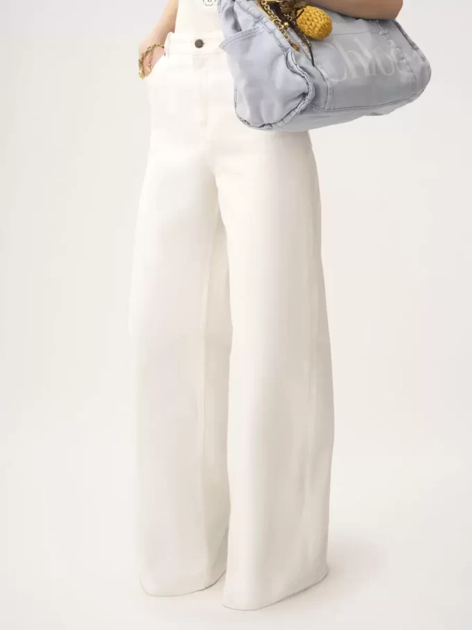 Jeansy z wysokim stanem i szerokimi nogawkami z denimu Jeansy z wysokim stanem i szerokimi nogawkami z denimu