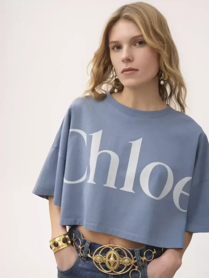 Krótki T-shirt z logo w kształcie pudełka, wykonany z bawełnianej dzianiny Krótki T-shirt z logo w kształcie pudełka, wykonany z bawełnianej dzianiny