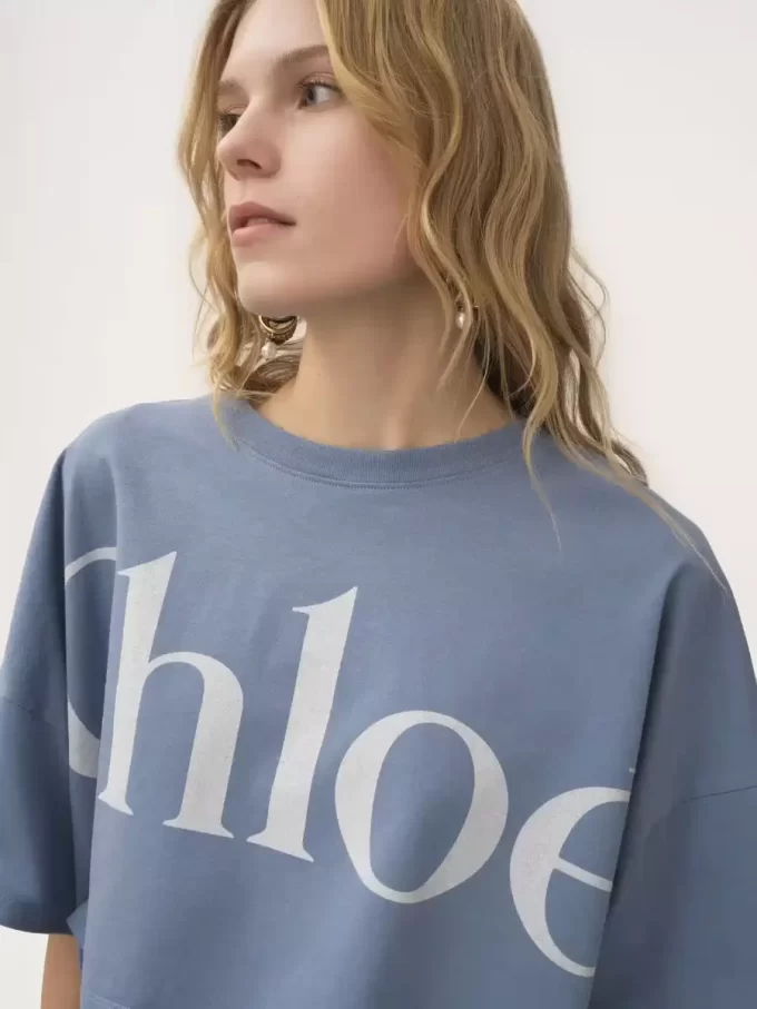 Krótki T-shirt z logo w kształcie pudełka, wykonany z bawełnianej dzianiny Krótki T-shirt z logo w kształcie pudełka, wykonany z bawełnianej dzianiny