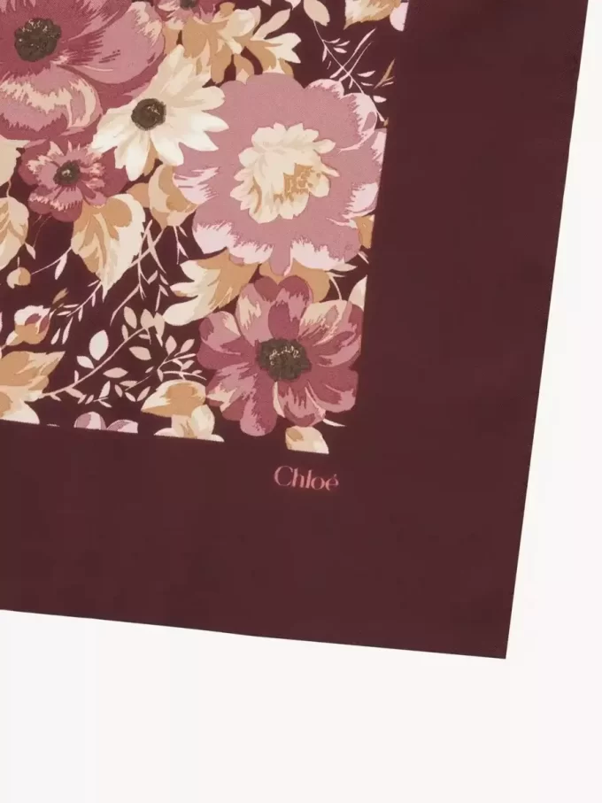 Kwadratowy szal Chloé Roses z jedwabnego twillu