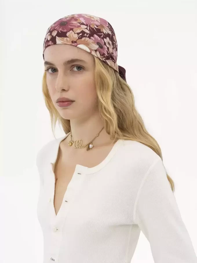 Kwadratowy szal Chloé Roses z jedwabnego twillu