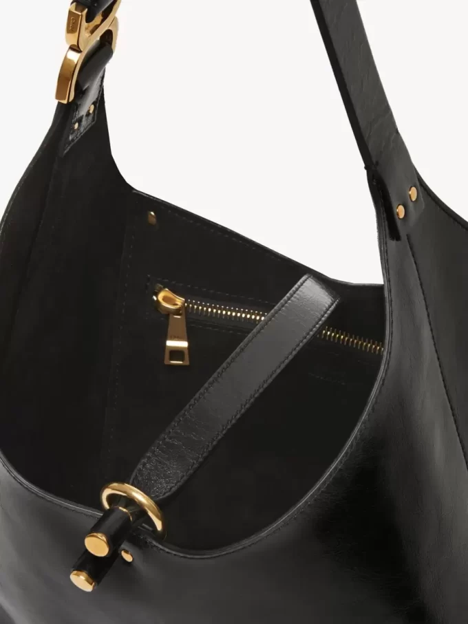 Mała torba typu hobo Marcie z błyszczącej skóry Mała torba typu hobo Marcie z błyszczącej skóry