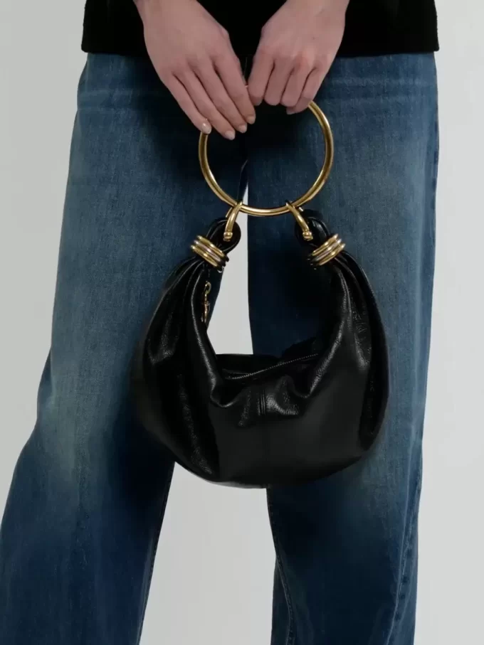 Mała torba typu hobo z bransoletką ze skóry licowej Mała torba typu hobo z bransoletką ze skóry licowej