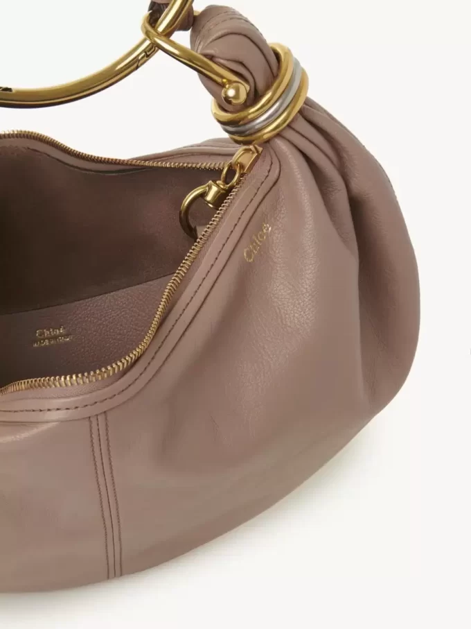 Mała torba typu hobo z bransoletką ze skóry licowej Mała torba typu hobo z bransoletką ze skóry licowej