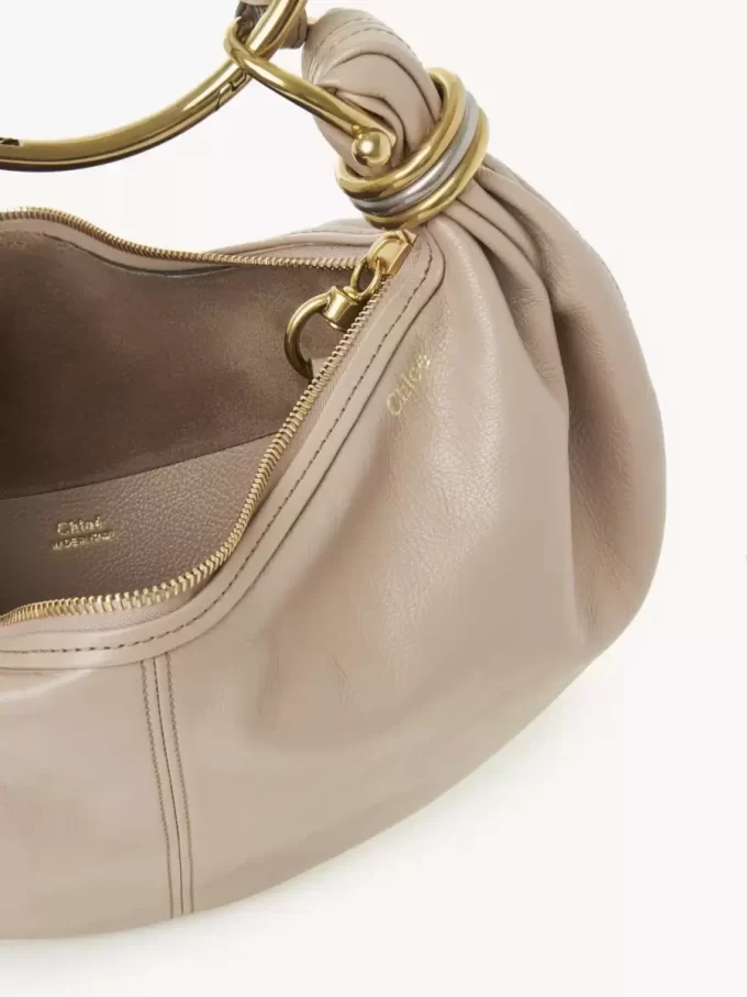 Mała torba typu hobo z bransoletką ze skóry licowej Mała torba typu hobo z bransoletką ze skóry licowej