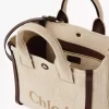 Mała torba typu tote Chloé Carry z włókien imitujących rafię Mała torba typu tote Chloé Carry z włókien imitujących rafię