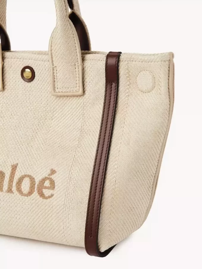 Mała torba typu tote Chloé Carry z włókien imitujących rafię Mała torba typu tote Chloé Carry z włókien imitujących rafię