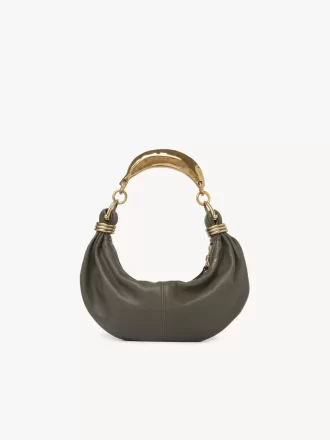 Mała torebka typu hobo z bransoletą ze skóry licowej