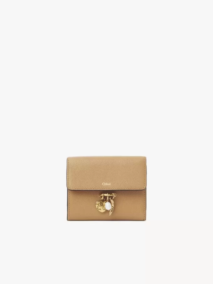 Mały portfel Chloé Charms w trzech składanych egzemplarzach ze skóry licowej Mały portfel Chloé Charms w trzech składanych egzemplarzach ze skóry licowej