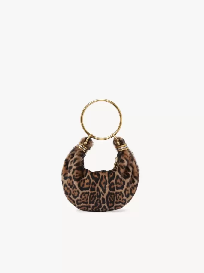 Mini torebka typu hobo z bransoletką z owczej skóry w panterkę Mini torebka typu hobo z bransoletką z owczej skóry w panterkę