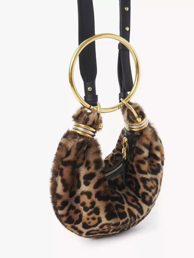 Mini torebka typu hobo z bransoletką z owczej skóry w panterkę Mini torebka typu hobo z bransoletką z owczej skóry w panterkę