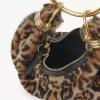Mini torebka typu hobo z bransoletką z owczej skóry w panterkę Mini torebka typu hobo z bransoletką z owczej skóry w panterkę