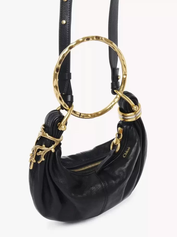 Mini torebka typu hobo z bransoletką ze skóry licowej Mini torebka typu hobo z bransoletką ze skóry licowej