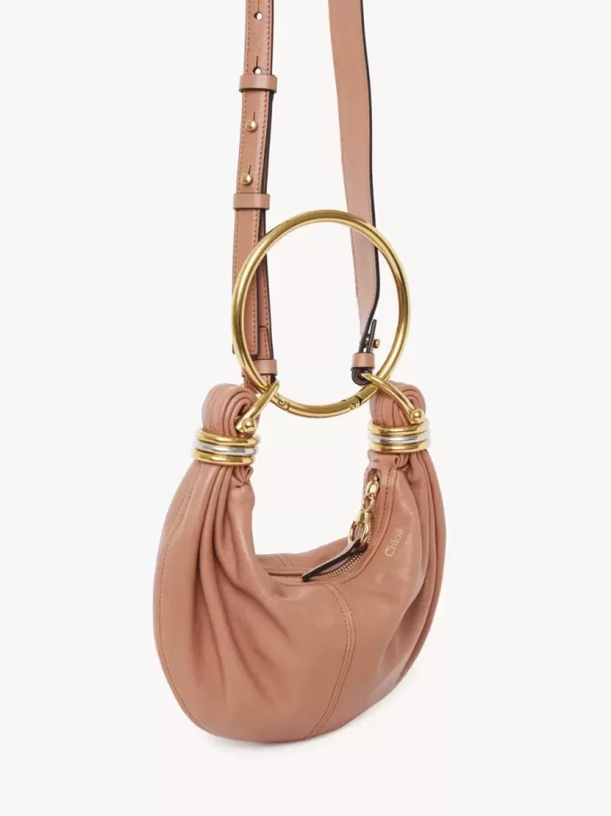 Mini torebka typu hobo z bransoletką ze skóry licowej Mini torebka typu hobo z bransoletką ze skóry licowej