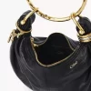 Mini torebka typu hobo z bransoletką ze skóry licowej Mini torebka typu hobo z bransoletką ze skóry licowej