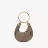 Mini torebka typu hobo z bransoletką ze skóry zamszowej Mini torebka typu hobo z bransoletką ze skóry zamszowej