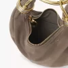 Mini torebka typu hobo z bransoletką ze skóry zamszowej Mini torebka typu hobo z bransoletką ze skóry zamszowej