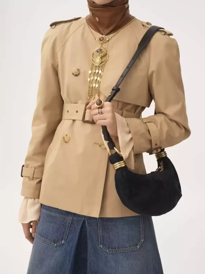 Mini torebka typu hobo z bransoletką ze skóry zamszowej Mini torebka typu hobo z bransoletką ze skóry zamszowej