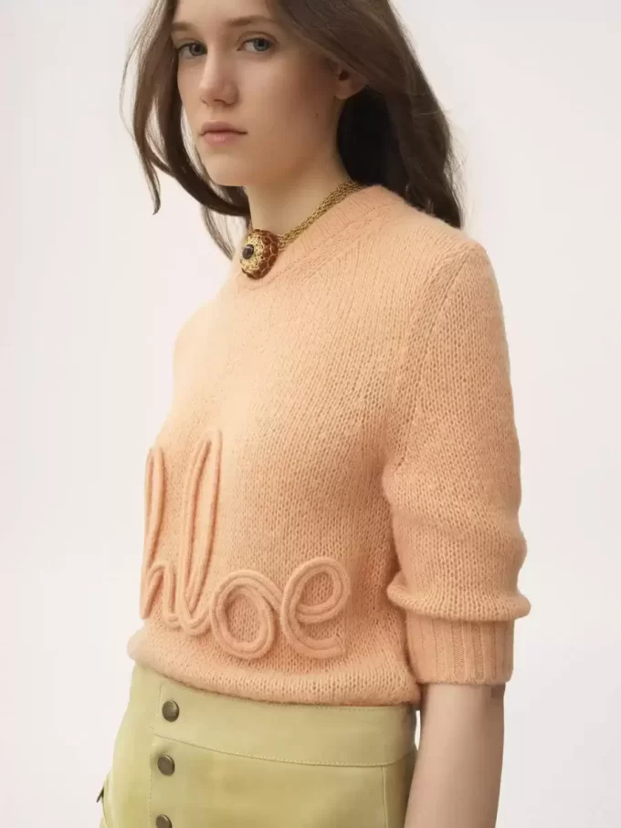 Sweter z logo i rękawami do łokcia, wykonany z dzianiny z wełny alpaki i jedwabiu Sweter z logo i rękawami do łokcia, wykonany z dzianiny z wełny alpaki i jedwabiu