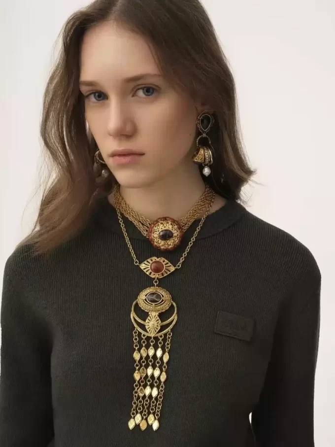 Sweter z logo wykonany z wełny merynosów Sweter z logo wykonany z wełny merynosów
