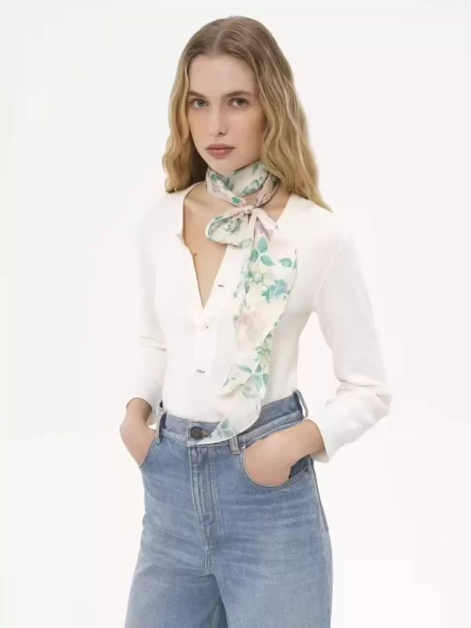 Szal typu bandeau Chloé Peonies z jedwabnego uroku Szal typu bandeau Chloé Peonies z jedwabnego uroku