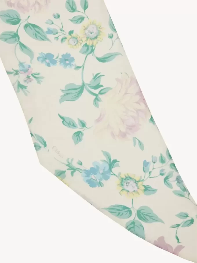 Szal typu bandeau Chloé Peonies z jedwabnego uroku Szal typu bandeau Chloé Peonies z jedwabnego uroku