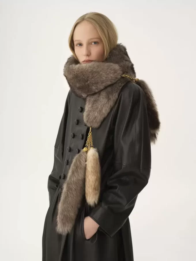 Szalik Treasure Tails z owczej skóry Szalik Treasure Tails z owczej skóry