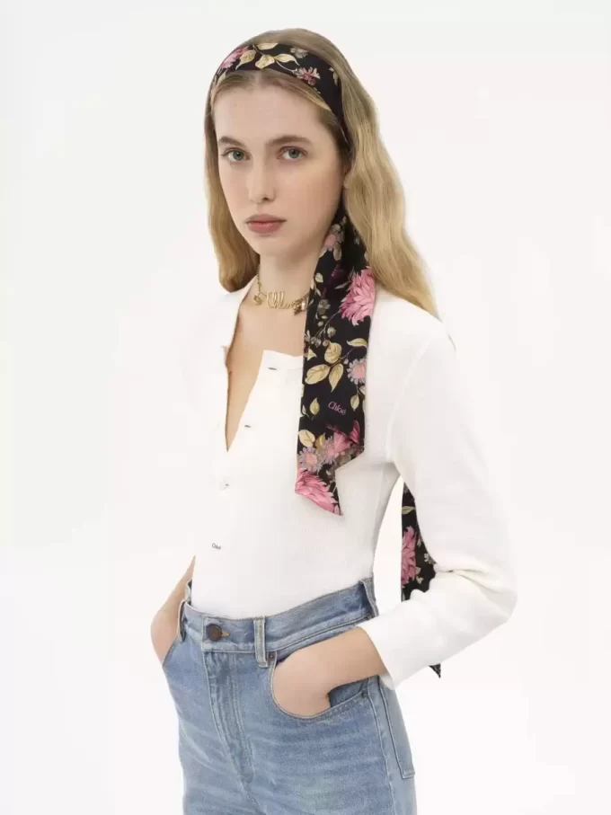 Szeroki szal bandeau Chloé Peonies z jedwabnego uroku Szeroki szal bandeau Chloé Peonies z jedwabnego uroku