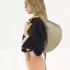 Torba typu hobo Twisted Shell z błyszczącej skóry Torba typu hobo Twisted Shell z błyszczącej skóry