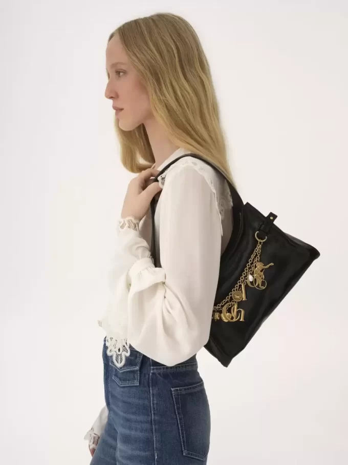 Torebka typu hobo Chloé Charms z błyszczącej skóry Torebka typu hobo Chloé Charms z błyszczącej skóry