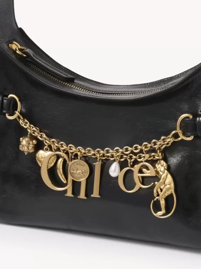 Torebka typu hobo Chloé Charms z błyszczącej skóry Torebka typu hobo Chloé Charms z błyszczącej skóry